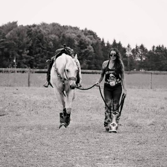 Profile Picture of Fawn Perotti (@perottithbreds) on Poshmark