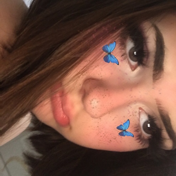 Profile Picture of Emily Hader (@katyhagon12) on Poshmark