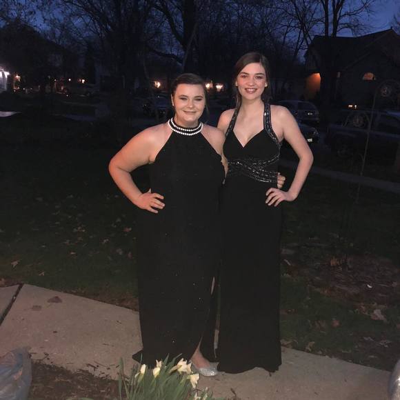 Profile Picture of Tami Pernell (@pernelltami99) on Poshmark
