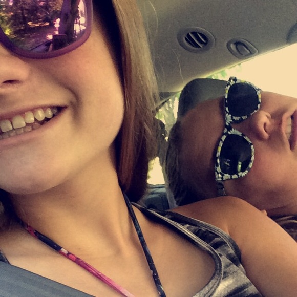 Profile Picture of Colleen Glazebrook (@cglaze3) on Poshmark