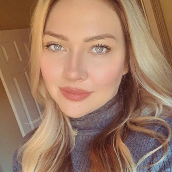 Profile Picture of Callie Schoening (@callieschoening) on Poshmark