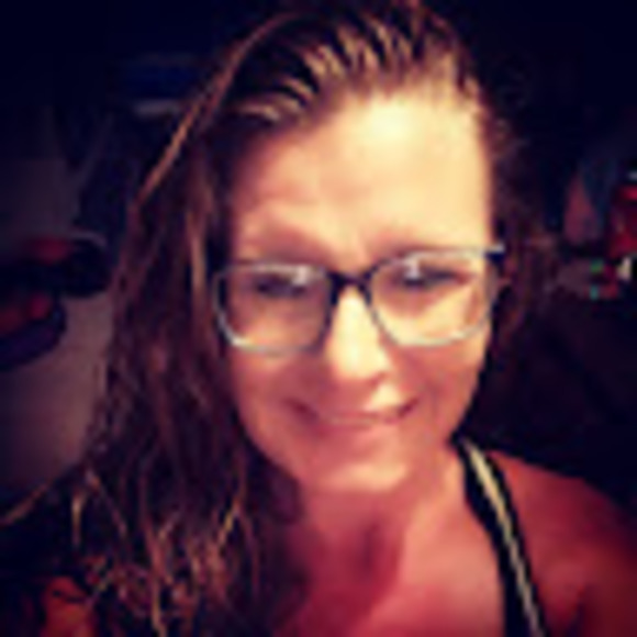 Profile Picture of Amanda Cramer (@wildflower689) on Poshmark