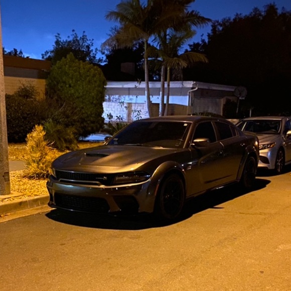 Profile Picture of Alperen Komban (@alperenk) on Poshmark