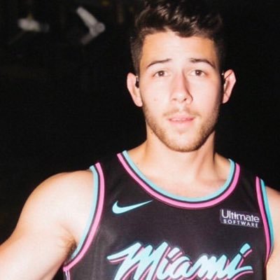 Profile Picture of Anna (@MeetNickInParis) on Twitter