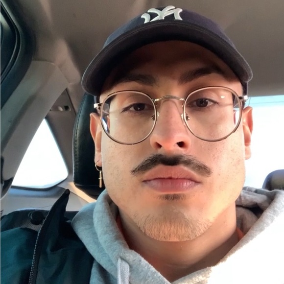 Profile Picture of David Chevez (@ricemasterwong) on Poshmark