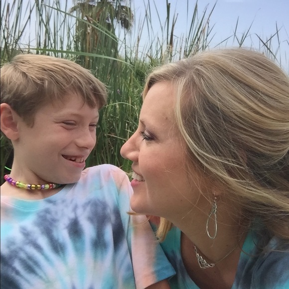 Profile Picture of Janet Mota (@eandjmota) on Poshmark