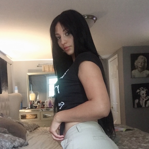 Profile Picture of Yasmin Ramirez (@yasmin27228) on Poshmark