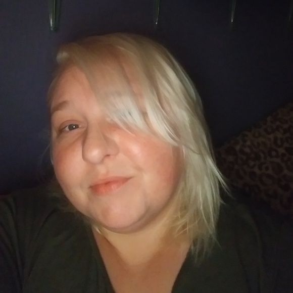 Profile Picture of Cassandra Aldhizer (@caldhizer) on Poshmark