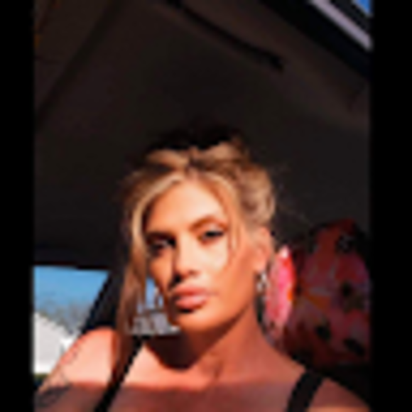 Profile Picture of Angie Breitschwerdt (@abreitschwerdt) on Poshmark