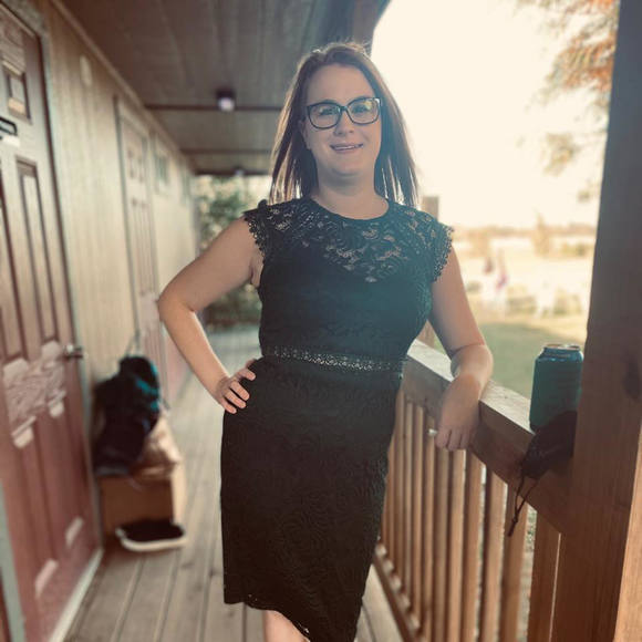 Profile Picture of Miranda Hodge (@mirandakay1994) on Poshmark