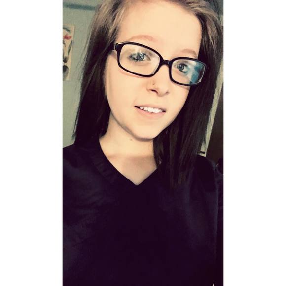 Profile Picture of Ashley Schulthess (@ashleyschulthes) on Poshmark