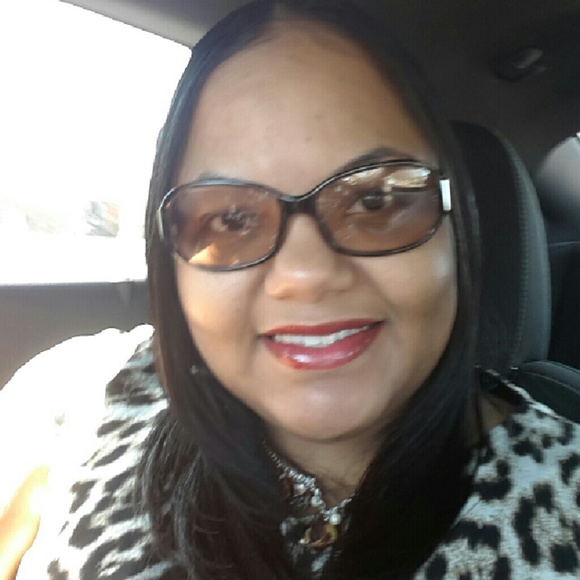 Profile Picture of Shaunte Fason (@awsmdva) on Poshmark