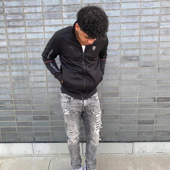 Profile Picture of Jevon-tae Robertson (@jthunchoo8) on Poshmark