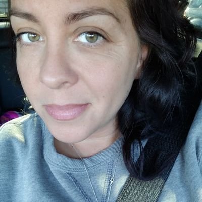 Profile Picture of Alicia Flores (@flores_227) on Twitter