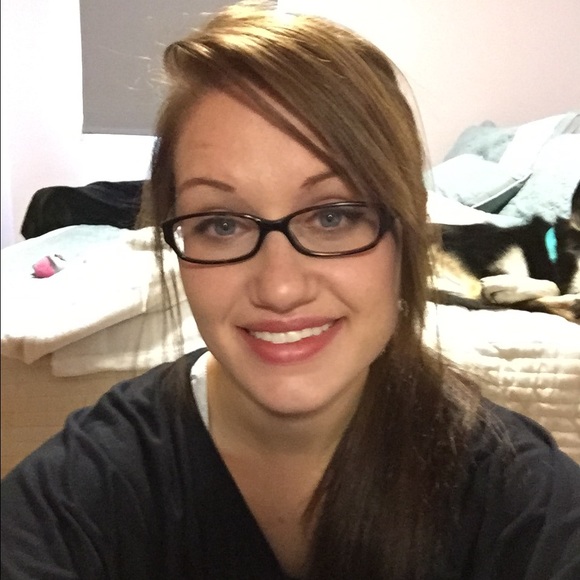Profile Picture of Caitlin Kappers (@cakappers) on Poshmark