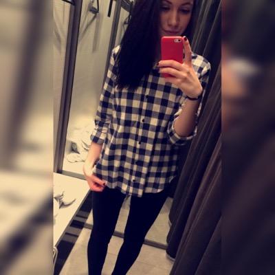 Profile Picture of Lisa Sophie Kummer (@schlummiii) on Twitter