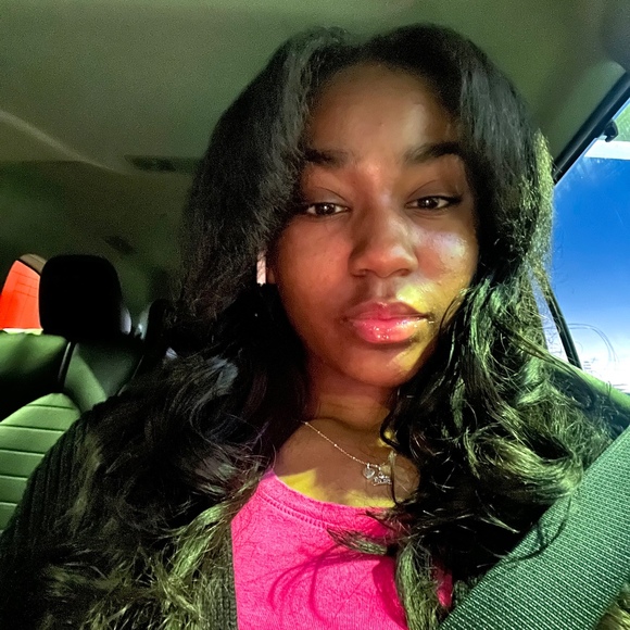 Profile Picture of Shanice Thomas (@luvshaaay) on Poshmark