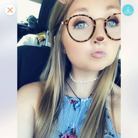 Profile Picture of Chelsey Green (@chelseygreen15) on Poshmark