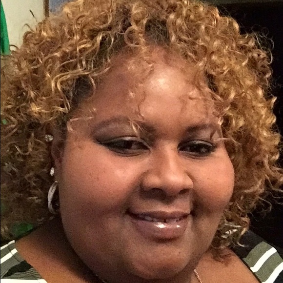 Profile Picture of Kim Lockhart (@overdress45) on Poshmark