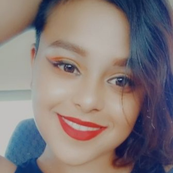 Profile Picture of Riva Naraindutt (@tinakopi) on Poshmark