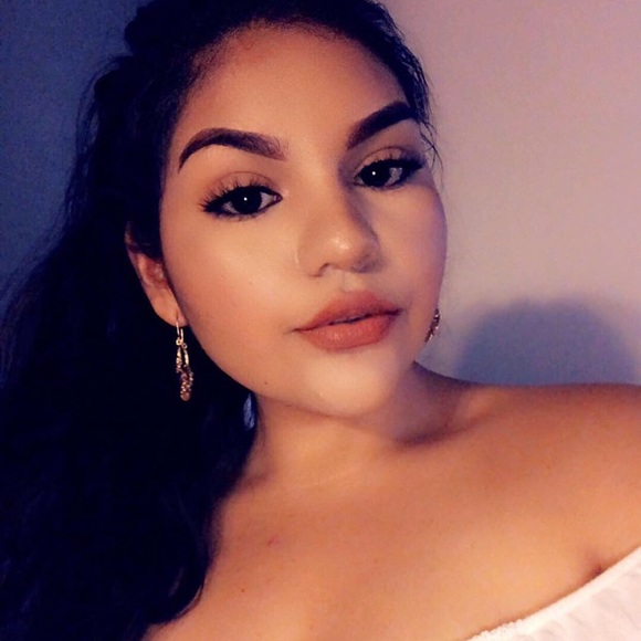 Profile Picture of Bianca Camacho (@biancacn) on Poshmark