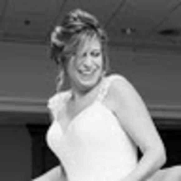 Profile Picture of Debrah Ron (@debrahron) on Poshmark