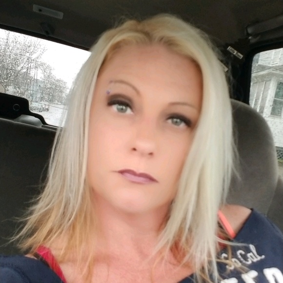 Profile Picture of Kimberley Kubitz (@kimkubitz) on Poshmark