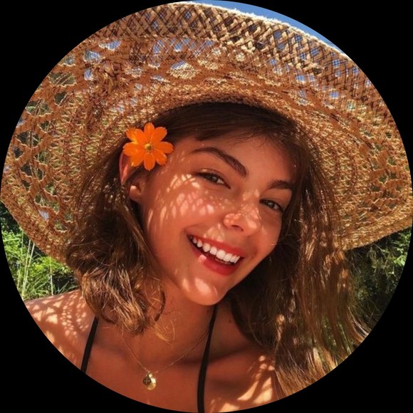 Profile Picture of Hye Sherling (@laexoteka21) on Poshmark