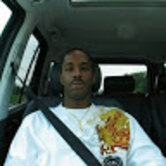 Profile Picture of Joseph Willoughby (@joewilloughby) on Poshmark