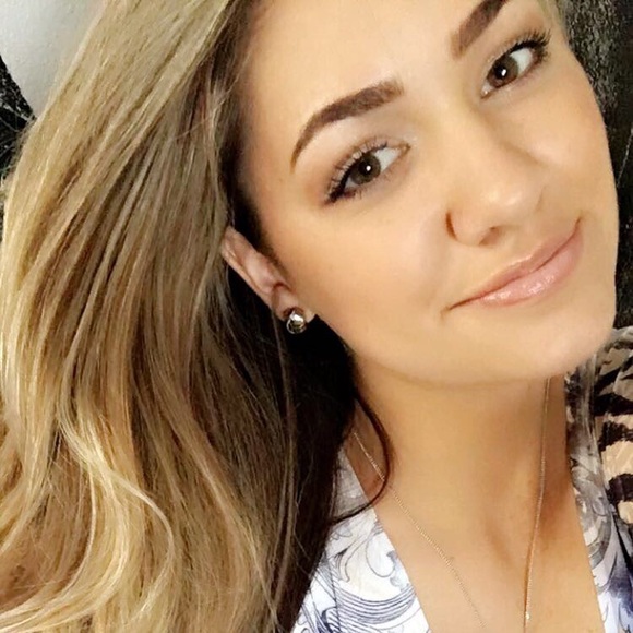 Profile Picture of Renee Bailey (@rselsha) on Poshmark