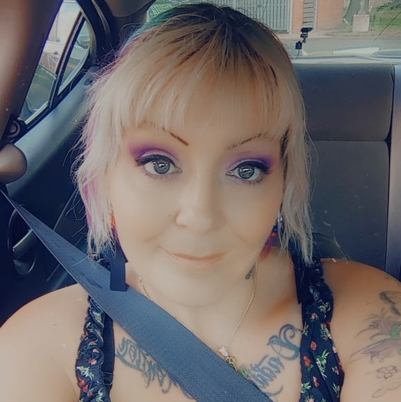 Profile Picture of Diedre Kovatch (@diedrekovatch) on Poshmark