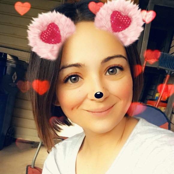 Profile Picture of Kayla Sinopoli (@kaylaannette08) on Poshmark