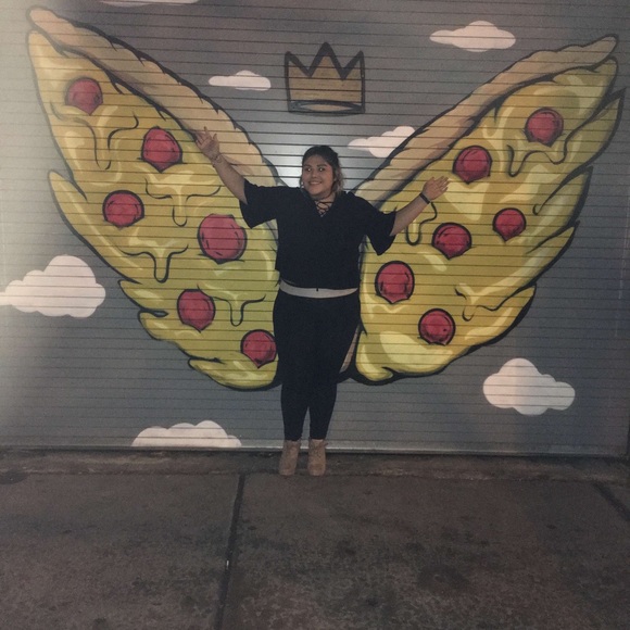 Profile Picture of Lisa Ontiveros (@lontiveros98) on Poshmark