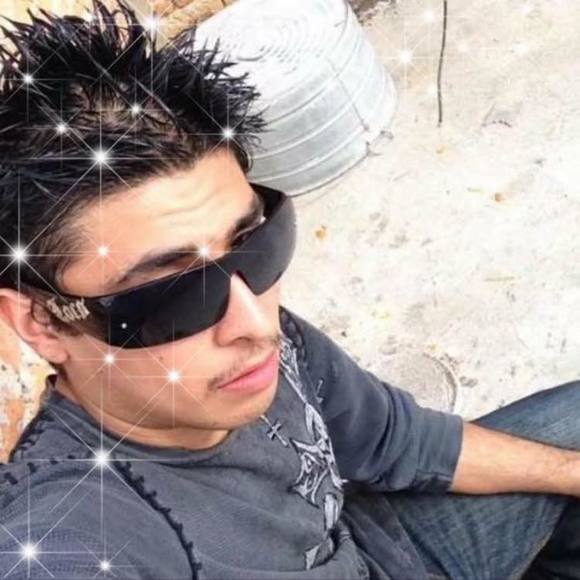 Profile Picture of Carlos Borunda (@carlosborunda94) on Poshmark