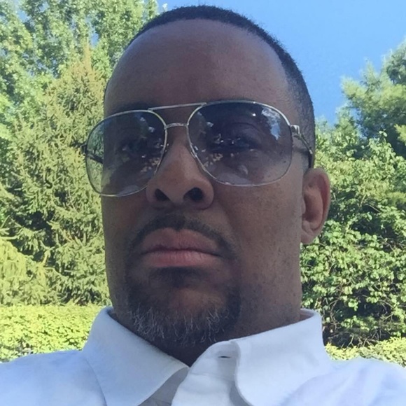 Profile Picture of Queron Hope (@qball924) on Poshmark