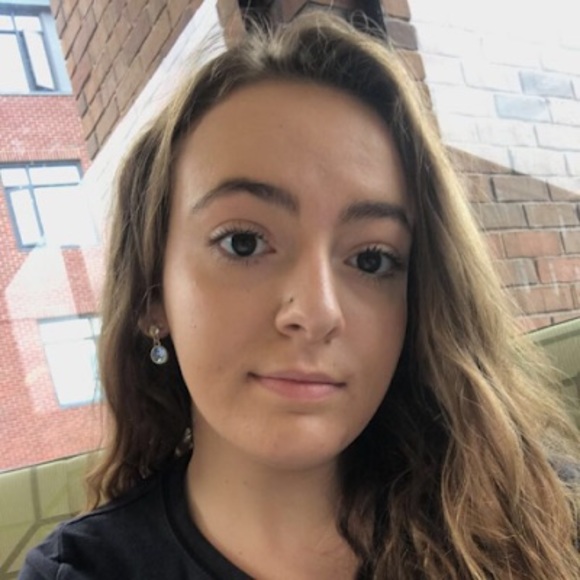 Profile Picture of Jillian Turner (@jillianturne749) on Poshmark