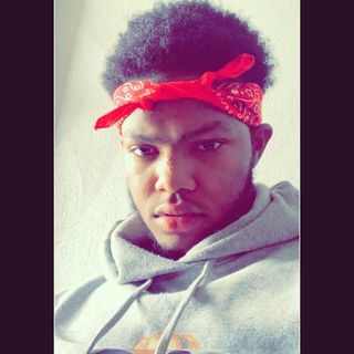 Profile Picture of El Wallace (@Elz165) on Facebook