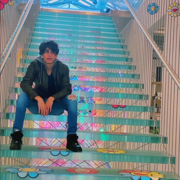 Gianni Garcia - Poshmark Profile Picture of Gianni Garcia (@gianni1324) on Poshmark