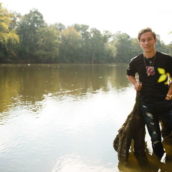 Profile Picture of Thomas Lockhart (@thomas_lockhart) on Poshmark