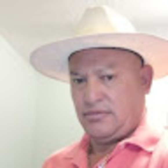 Profile Picture of Carlos Caseres (@cc3590230) on Poshmark