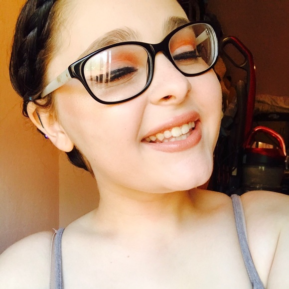 Profile Picture of Amber Swearingen (@abrunson59) on Poshmark