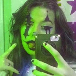 Profile Picture of Zoë Baker (@xx.gasolin3.green.xx) on Myspace