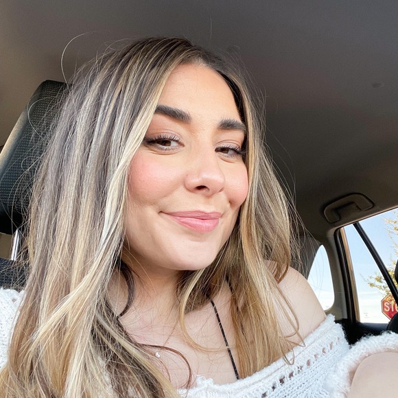 Profile Picture of Itzel Limon solis (@itzellimon) on Poshmark