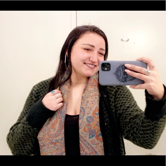 Profile Picture of Amber Bidinger (@amberbidinger) on Poshmark