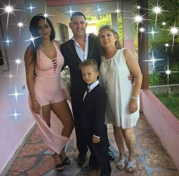 Profile Picture of Roberto Silverio alles (@robertosilverio) on Poshmark