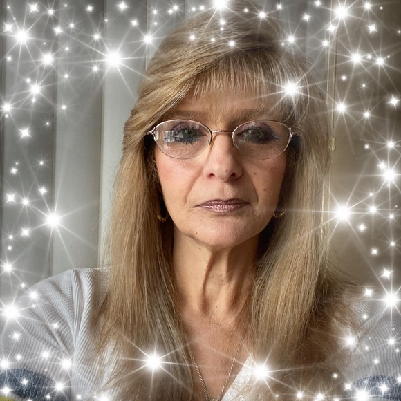 Profile Photo of Susan Fisher (@susan37mom) on Poshmark