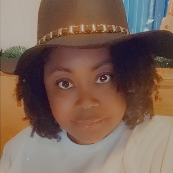 Profile Picture of Keshia Edwards (@keshia_edwards) on Poshmark