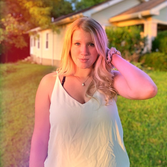Profile Picture of Savaba Kates (@savkates) on Poshmark
