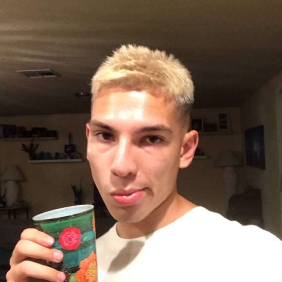 Profile Picture of Caleb Reyes (@cxlxbbb) on Poshmark