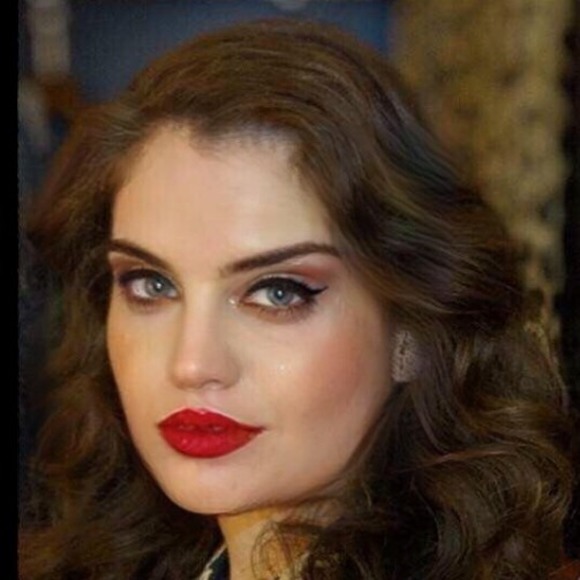 Profile Picture of Alexandra Schoch (@alexandra_e_s) on Poshmark